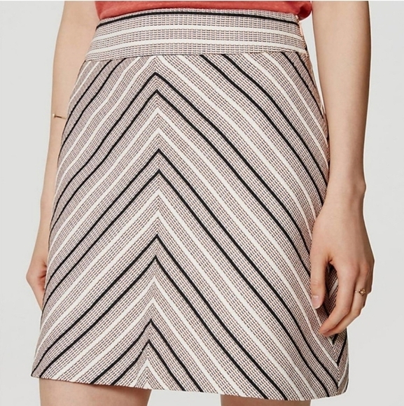 🌻2/$25🌻Ann Taylor's Loft Multi Colour  Chevron Tweed‎ Mini Skirt - Picture 1 of 7